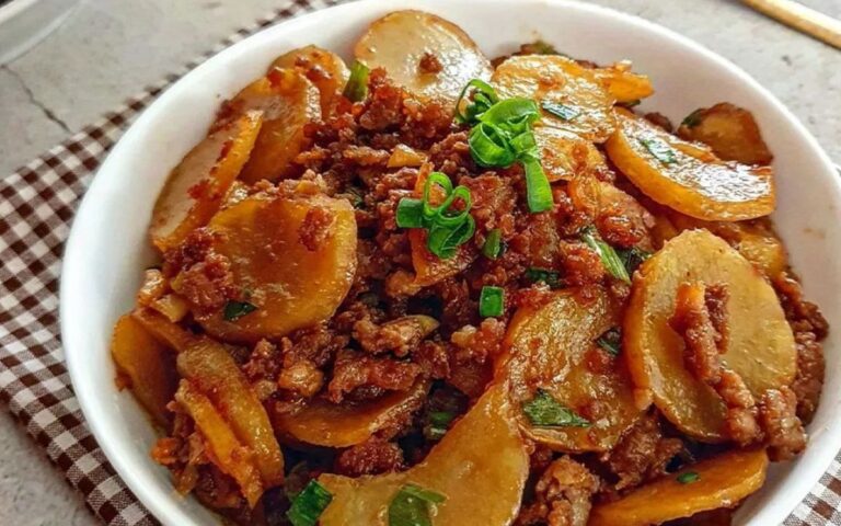 resep-tumis-kentang-kecap-daging-cincang-lezatnya-tak-bakal-bikin-lidah-kecewa-Q43DT30LBH